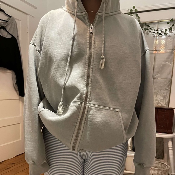 Brandy Melville christy zip up!!! Oversized version - Picture 2 of 4